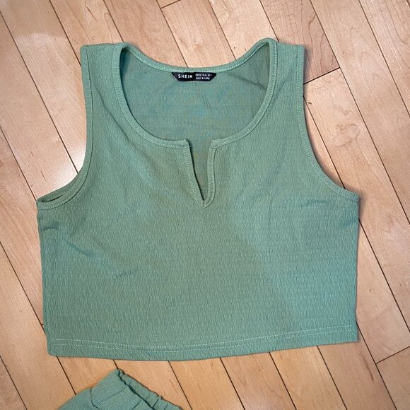 2 Piece SHEIN Shorts & Crop Top Set - size XS - Picture 4 of 7